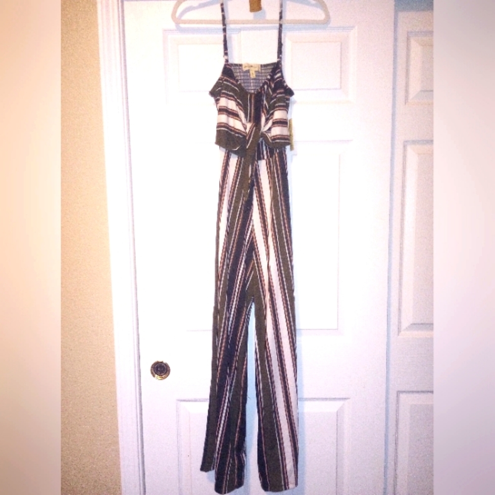 NWT🏷️ Striped pant romper with front top knot